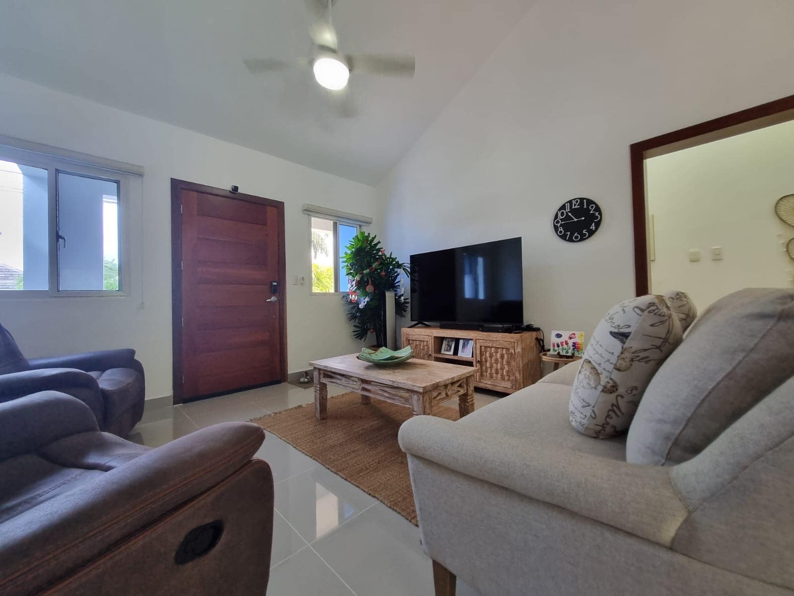 70e7c955-7b2d-4f31-9591-d89b54952370